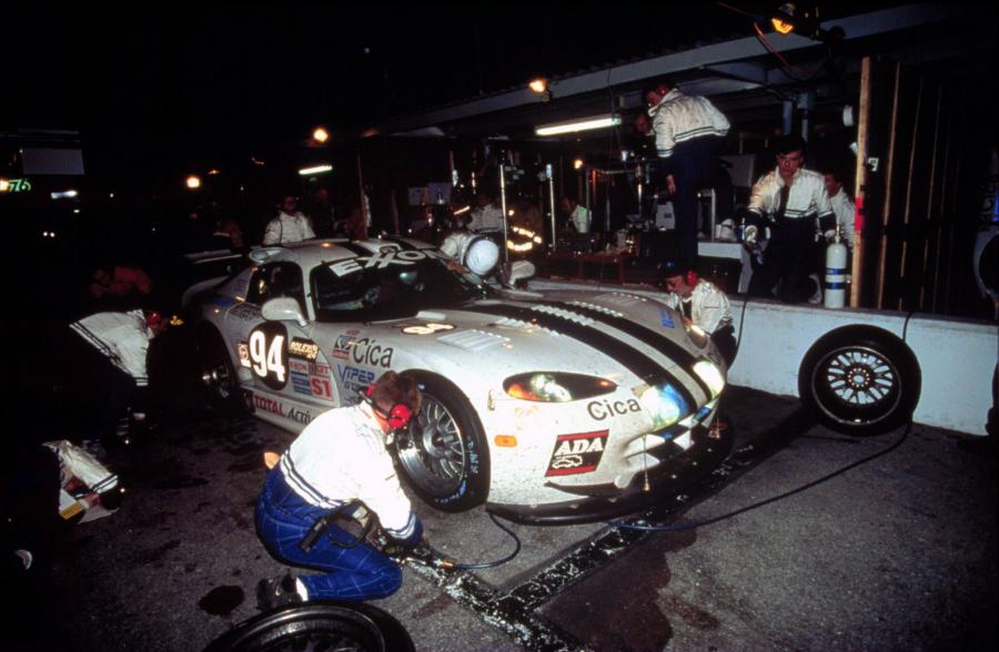  Dodge Viper GTS-R 1998 года  (фото 25 из 35)